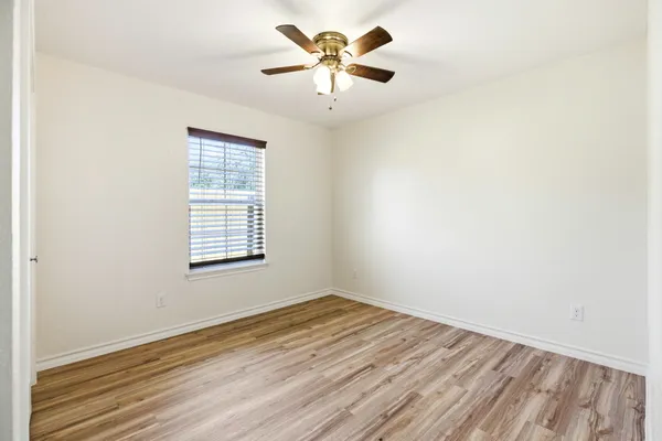 $1,500 | 823 North Commerce Street, Unit A, Lockhart, TX 78644