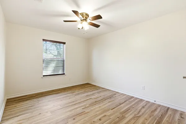 $1,500 | 823 North Commerce Street, Unit A, Lockhart, TX 78644