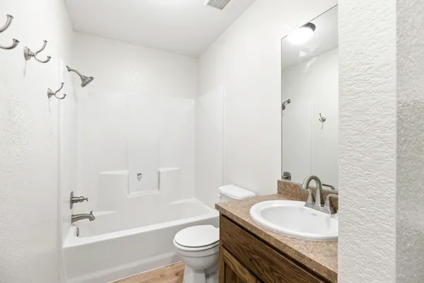 $1,500 | 823 North Commerce Street, Unit A, Lockhart, TX 78644