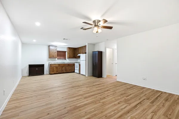 $1,500 | 823 North Commerce Street, Unit A, Lockhart, TX 78644