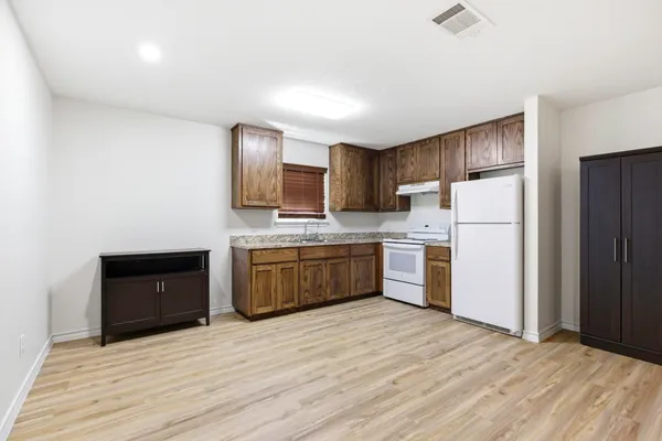 $1,500 | 823 North Commerce Street, Unit A, Lockhart, TX 78644