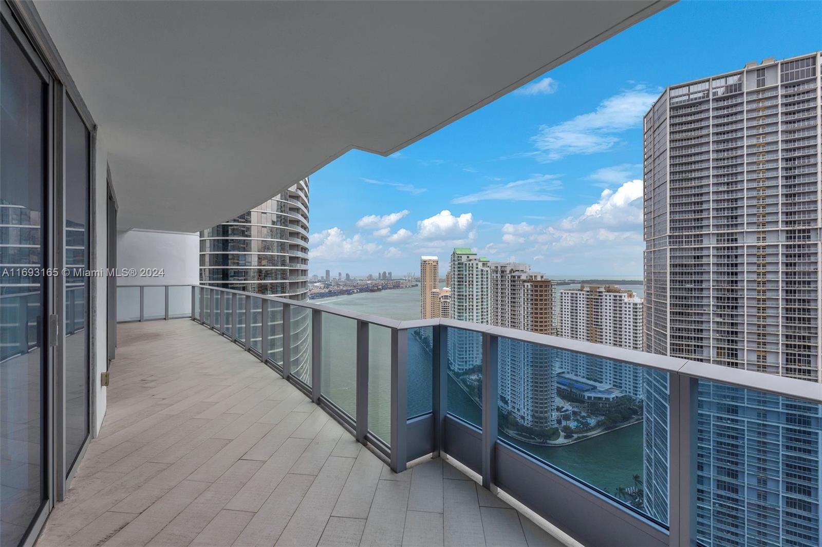 Downtown Miami Miami, FL 33131 - Photo 23 of 25 a view of balcony with wooden floor