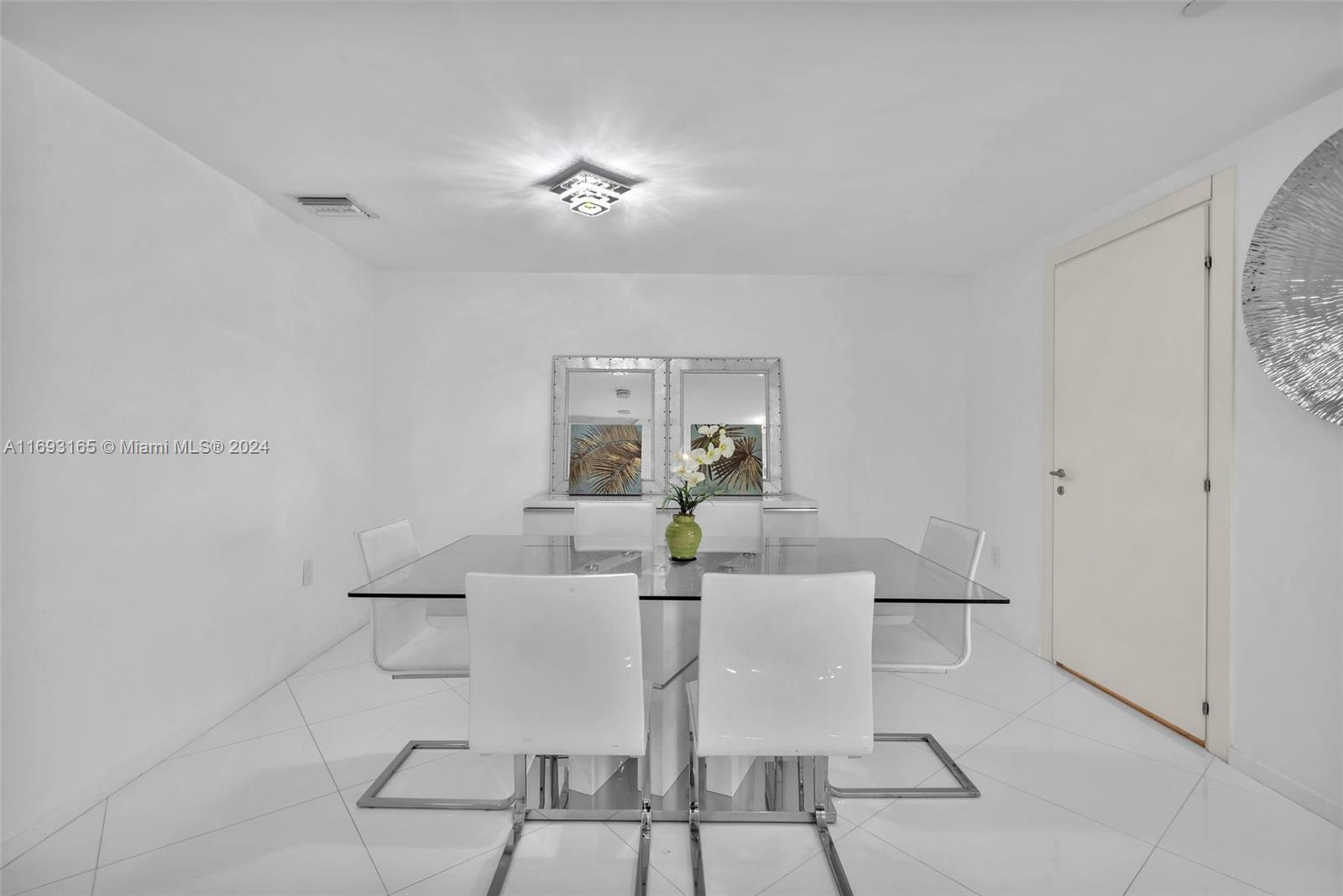 Downtown Miami Miami, FL 33131 - Photo 8 of 25 a view of a dining room with furniture and wooden floor