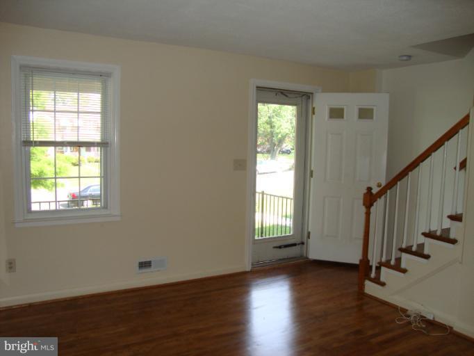 8336 Dalesford Road Baltimore, MD 21234 - Photo 17 of 25 Living Room