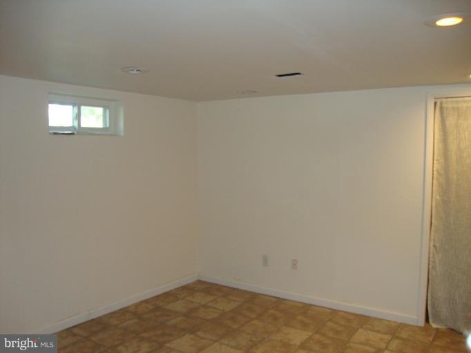 8336 Dalesford Road Baltimore, MD 21234 - Photo 9 of 25 Family Room