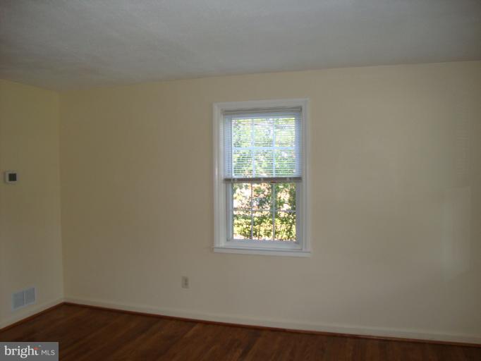 8336 Dalesford Road Baltimore, MD 21234 - Photo 10 of 25 Living Room