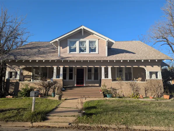 $259,500 | 502 West 10th Street, Taylor, TX 76574
