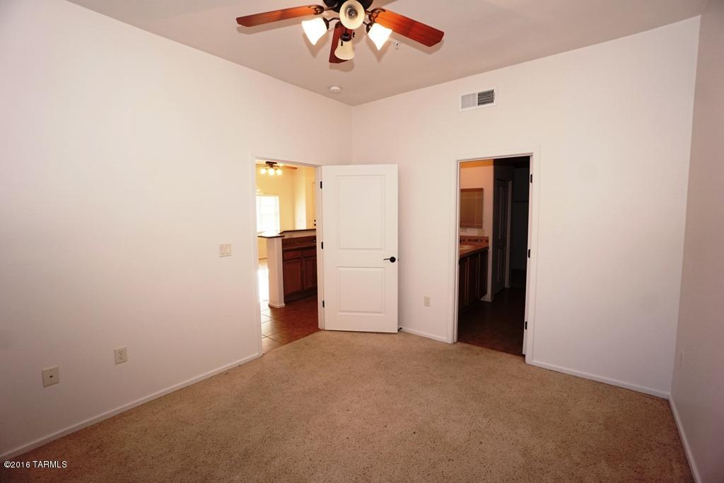 2018 East River Road, Unit 105 Tucson, AZ 85718 - Photo 4 of 9