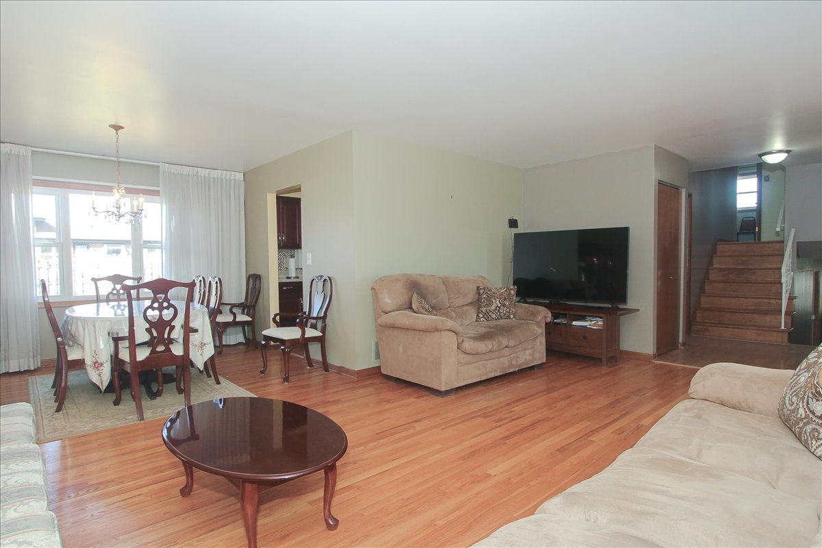 530 Castle Road Addison, IL 60101 - Photo 5 of 30 Gallery Image 5