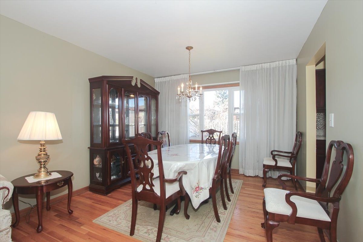 530 Castle Road Addison, IL 60101 - Photo 6 of 30 Gallery Image 6