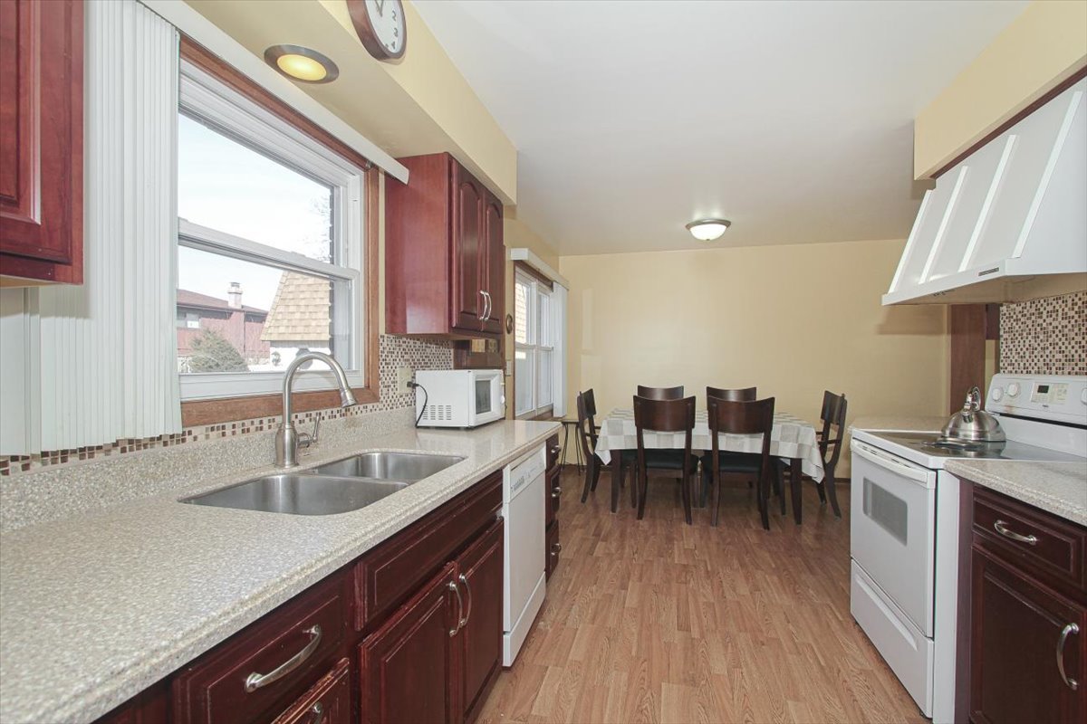 530 Castle Road Addison, IL 60101 - Photo 9 of 30 Gallery Image 9