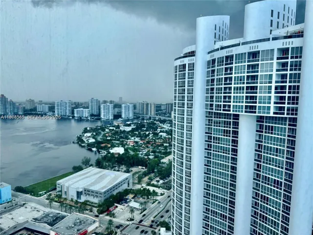 $6,500 | 18101 Collins Avenue, Unit 5208, Sunny Isles Beach, FL 33160