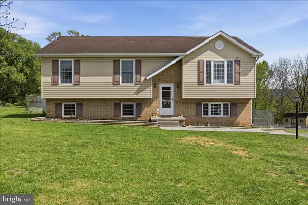 $379,000 | 25996 Old Valley Pike, Toms Brook, VA 22660