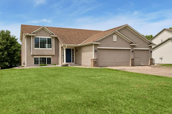 $349,900 | 2431 Big Oak Lane, Mayer, MN 55360