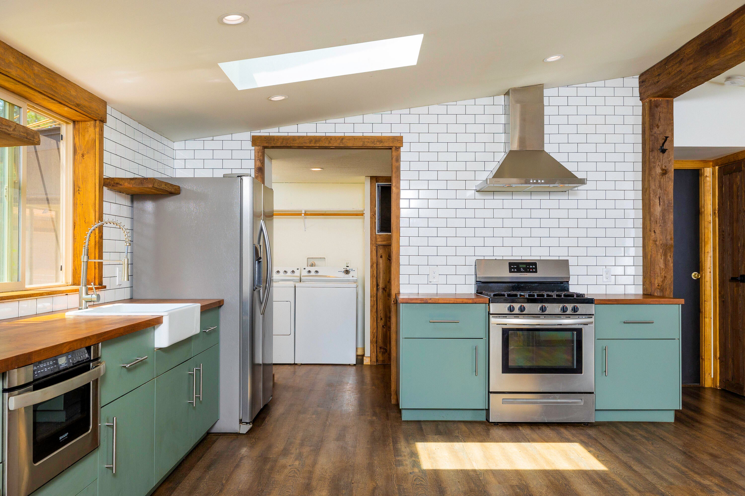 14631 Bluegrass Loop Sisters, OR 97759 - Photo 1 of 27 Kitchen