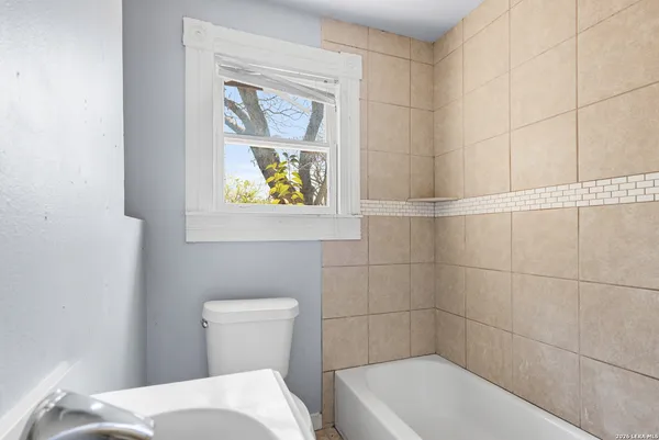 $89,900 | 829 North Goodrich Street, Seguin, TX 78155