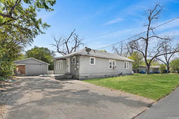 $89,900 | 829 North Goodrich Street, Seguin, TX 78155