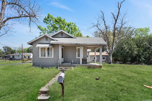 $89,900 | 829 North Goodrich Street, Seguin, TX 78155