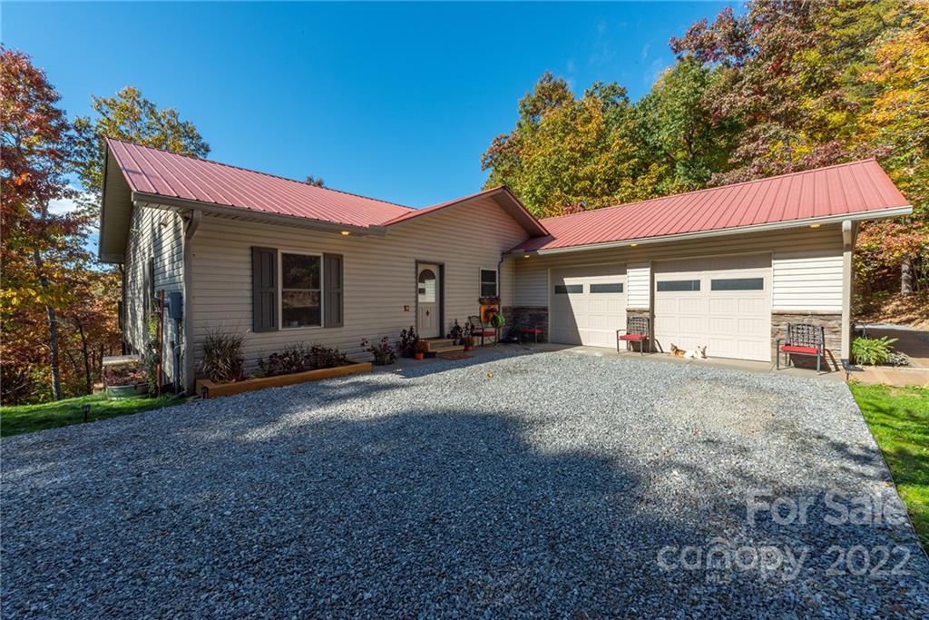 a view of a house with a backyard