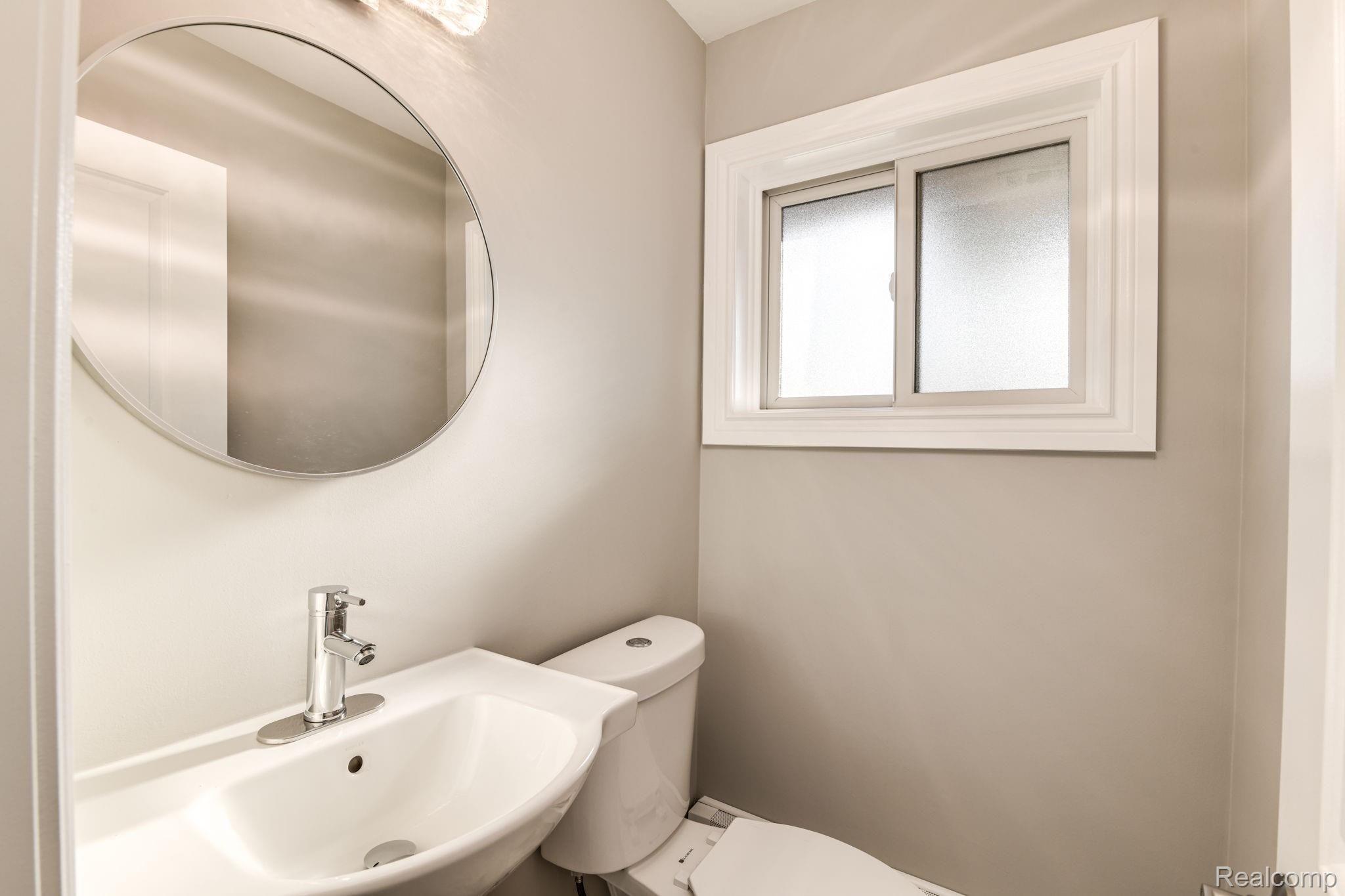 871 Helston Road Bloomfield Hills, MI 48304 - Photo 10 of 33 9-web-or-mls-871 Helston Road, Bloomfield Township-7.jpg