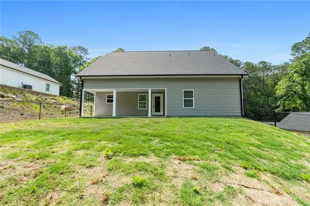 a view of a house with backyard