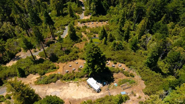 a view of outside area