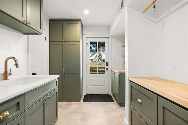 $1,100,000 | 351 Pleasant Hill School Road, Brenham, TX 77833