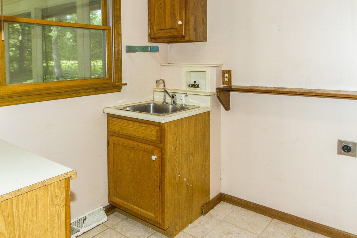 7463 Dublin Road Dublin, OH 43017 - Photo 24 of 64 LARGE FIRST FLOOR LAUNDRY