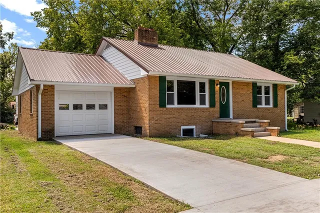 $199,000 | 115 West Walnut Street, Rich Hill, MO 64779