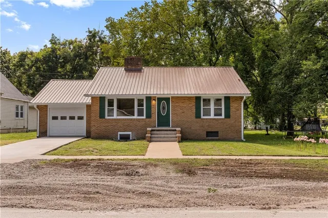 $199,000 | 115 West Walnut Street, Rich Hill, MO 64779