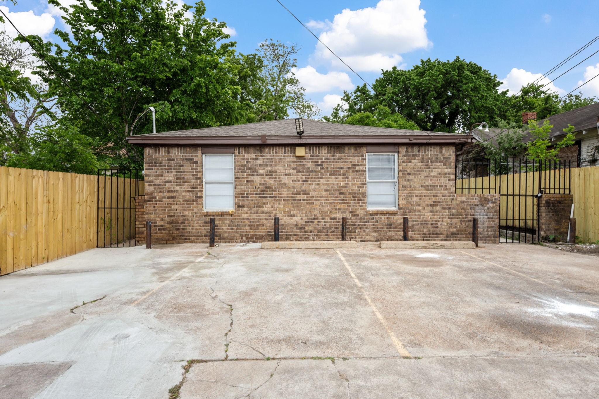3425 Nettleton Street, Unit 1 Houston, TX 77004 - Photo 12 of 12 a backyard of a house with lots of green space