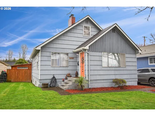 a view of house with backyard