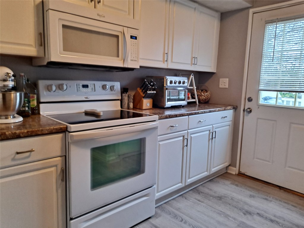 39 Hooper Road Endwell, NY 13760 - Photo 13 of 21 Gallery Image 13