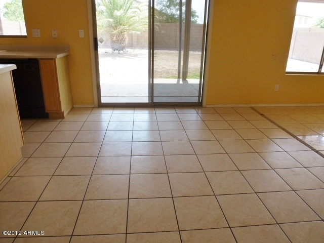 8625 West Hatcher Road Peoria, AZ 85345 - Photo 16 of 45 023-300850 - Dining Area