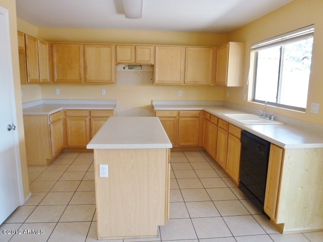 8625 West Hatcher Road Peoria, AZ 85345 - Photo 17 of 45 023-300850 - Kitchen 1