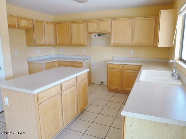 8625 West Hatcher Road Peoria, AZ 85345 - Photo 19 of 45 023-300850 - Kitchen 3