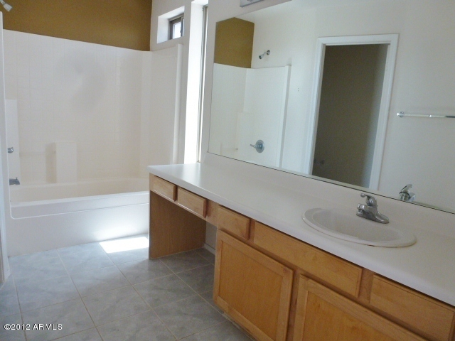 8625 West Hatcher Road Peoria, AZ 85345 - Photo 29 of 45 023-300850 (5)