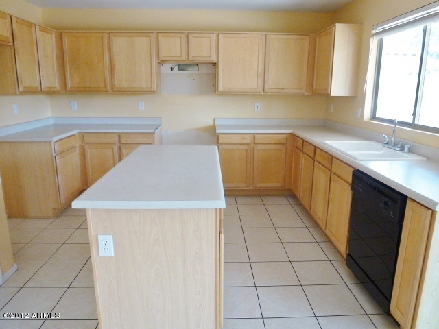 8625 West Hatcher Road Peoria, AZ 85345 - Photo 31 of 45 023-300850 (14)