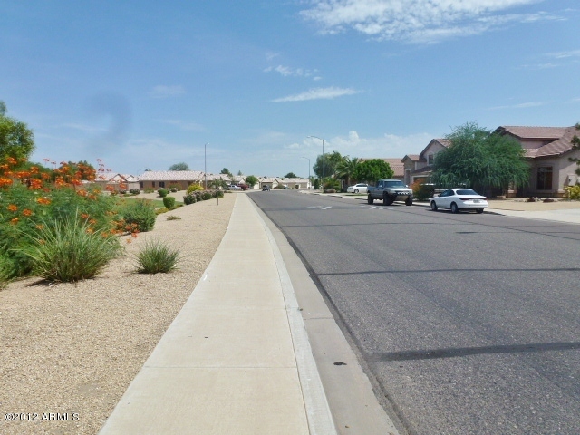 8625 West Hatcher Road Peoria, AZ 85345 - Photo 36 of 45 023-300850 (35)