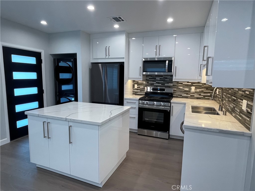 1312 A Cleveland Road Glendale, CA 91202 - Photo 2 of 16 a kitchen with a stove and a refrigerator