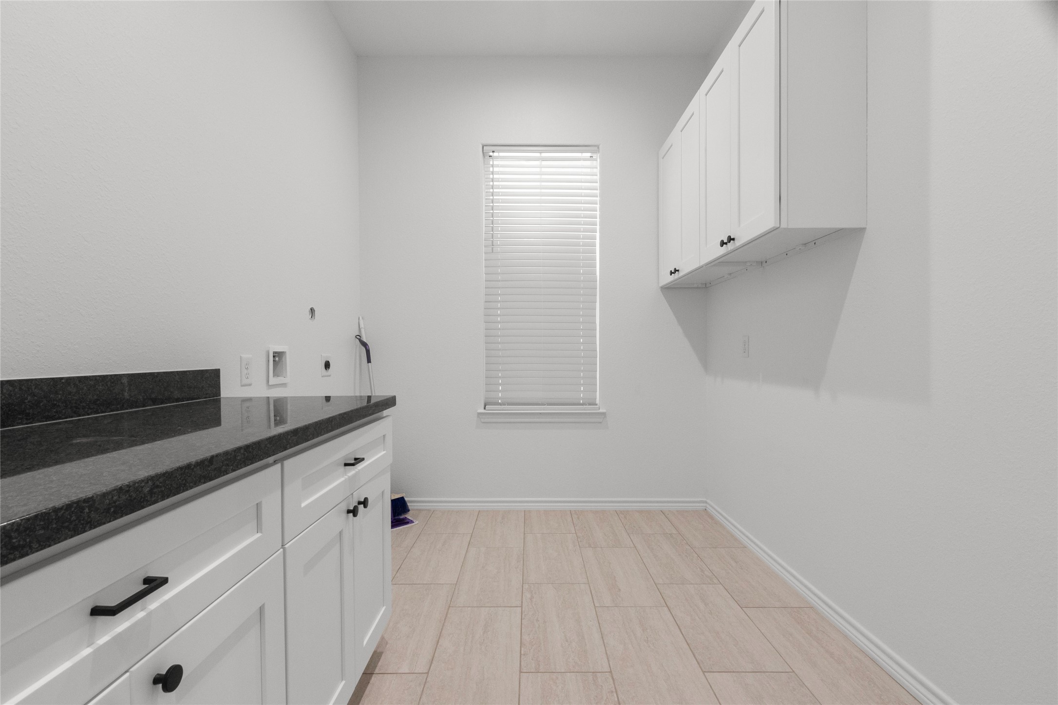 16735 Azalea Lane Plantersville, TX 77363 - Photo 15 of 44 a view of cabinets and window