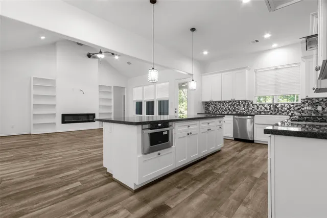 $699,000 | 16735 Azalea Lane, Plantersville, TX 77363