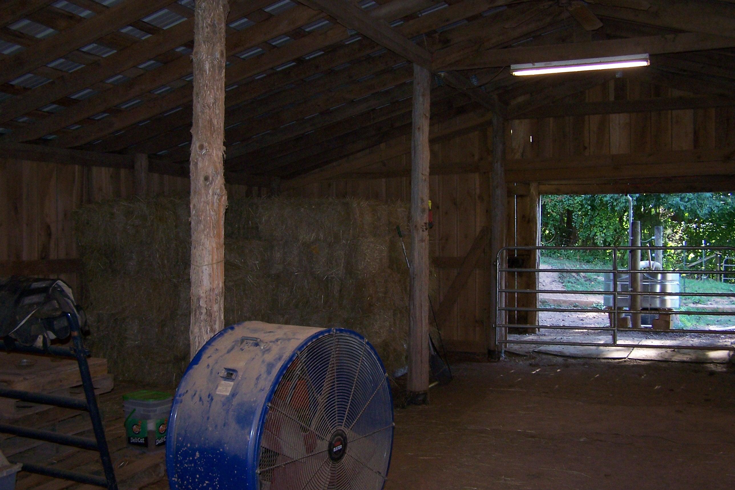 643 Mahoney Road Oliver Springs, TN 37840 - Photo 26 of 34 Barn