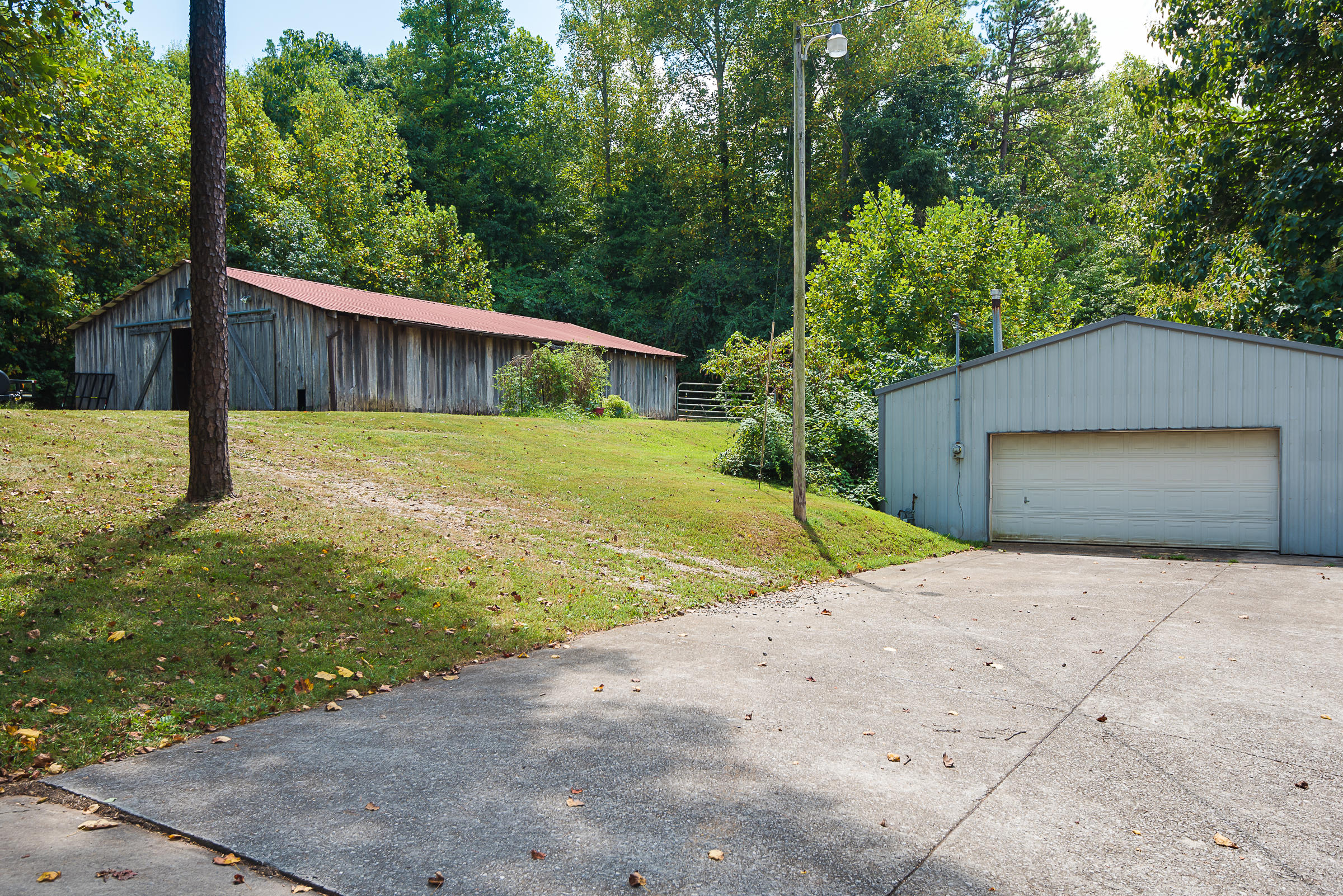 643 Mahoney Road Oliver Springs, TN 37840 - Photo 30 of 34 Detached Garage & Barn