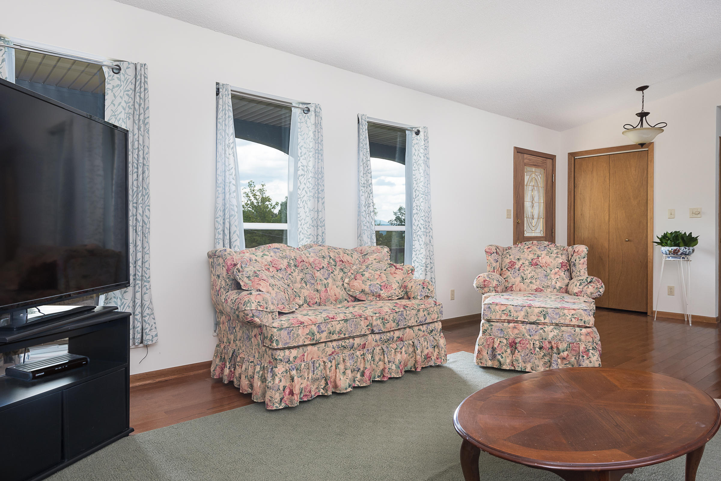 643 Mahoney Road Oliver Springs, TN 37840 - Photo 9 of 34 Natural Light w/Mountain Views