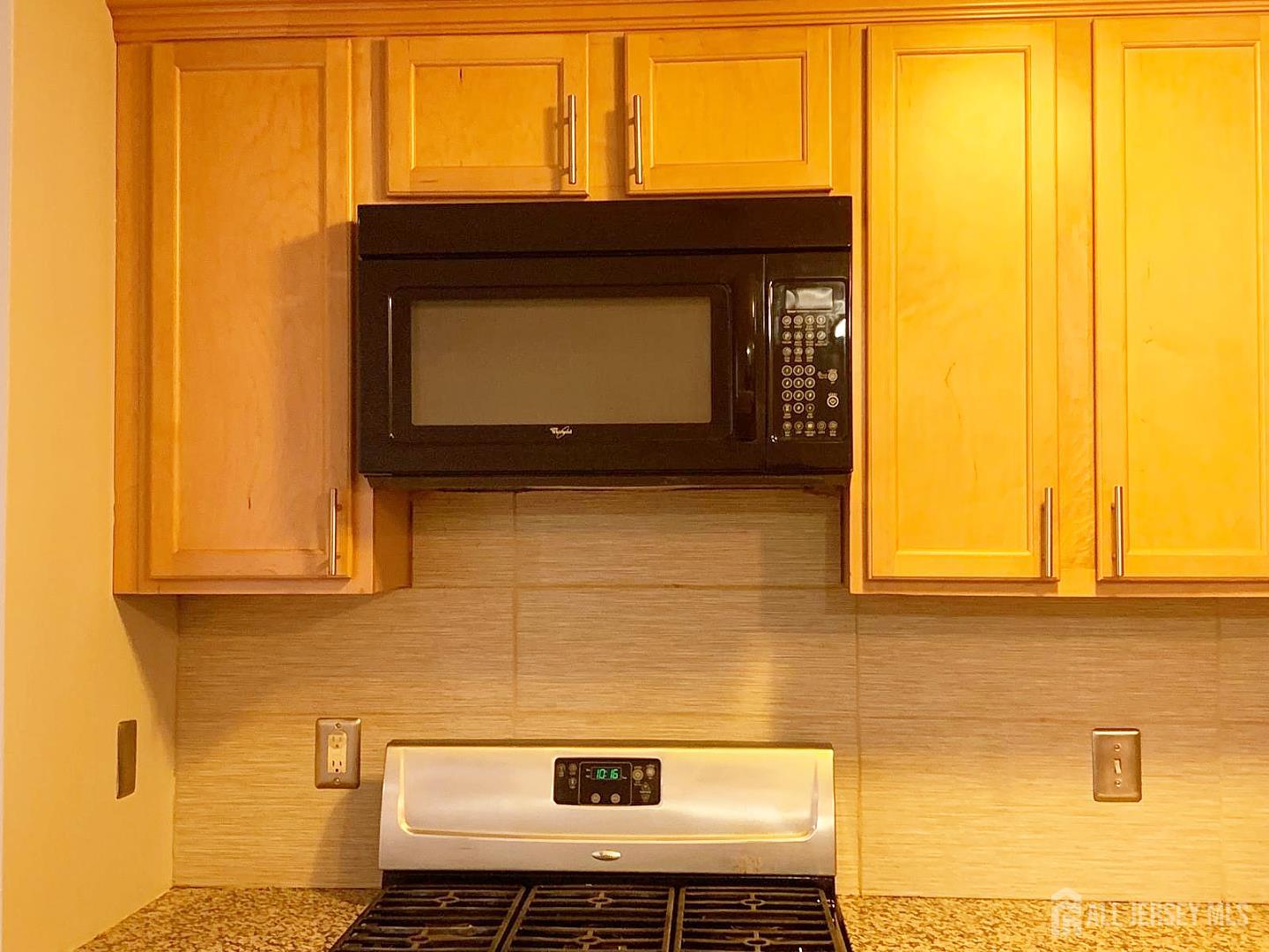 201 Prestwick Way Edison, NJ 08820 - Photo 3 of 21 a bathroom with a sink and a mirror