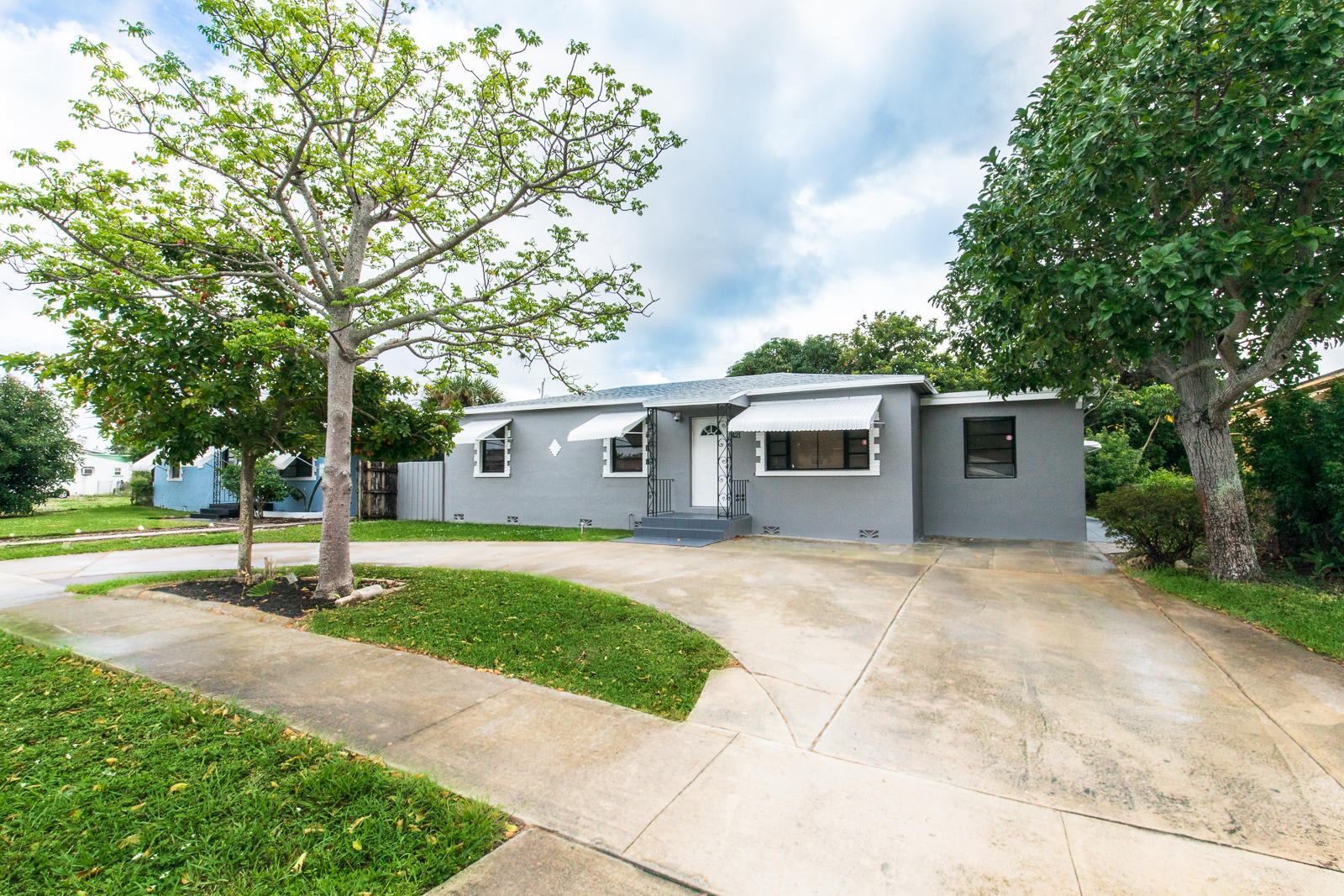 421 West 25th Street Riviera Beach, FL 33404 - Photo 1 of 28 421 W 25th St