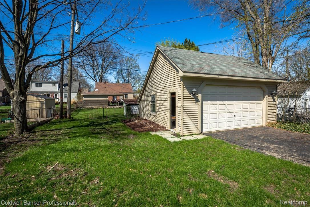 2563 Windemere Road Birmingham, MI 48009 - Photo 23 of 25 Fenced yard.jpg