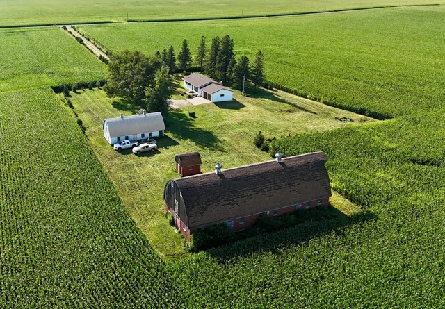 $245,000 | 68680 470th Street, Fairfax, MN 55332