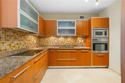 $9,200 | 400 Alton Road, Unit 907, Miami Beach, FL 33139
